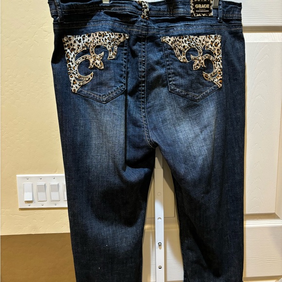 Grace in LA Capris - Bling and Animal Print - Size 21, fits like an XL or 16-18. - Picture 2 of 9